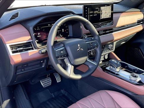 Used 2025 Mitsubishi Outlander SEL image 15