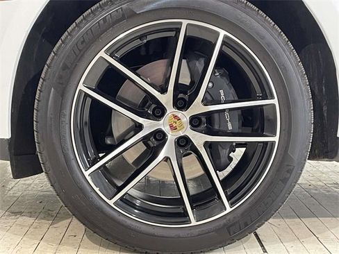 Used 2025 Porsche Macan image 13