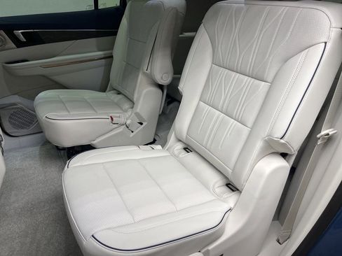 New 2026 Buick Enclave Avenir FWD image 6