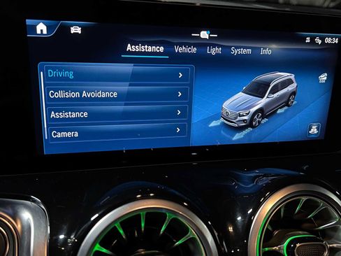 Used 2025 Mercedes-Benz GLB 250 4MATIC image 32