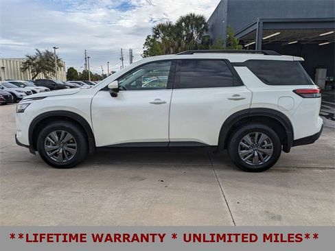 Used 2022 Nissan Pathfinder SV image 9
