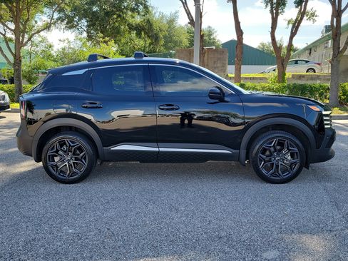 Certified 2025 Nissan Kicks SR FWD image 4