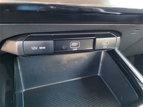 Used 2025 Kia Niro LX image 15