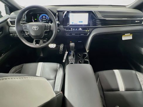 Used 2025 Toyota Camry SE FWD image 29