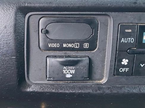 Used 2011 Toyota Sequoia Limited image 28