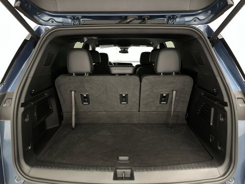 Used 2025 Chevrolet Traverse LT AWD/4WD image 14