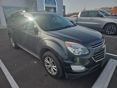 Used 2017 Chevrolet Equinox LT w/ Convenience Package image 3