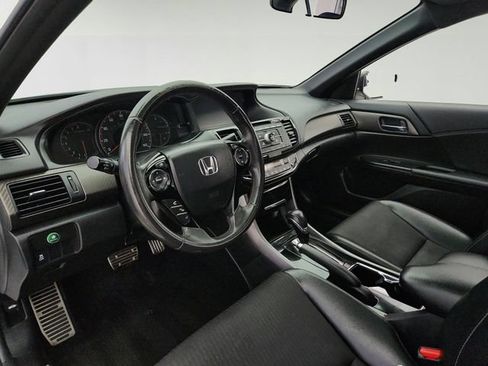 Used 2017 Honda Accord Sport image 9