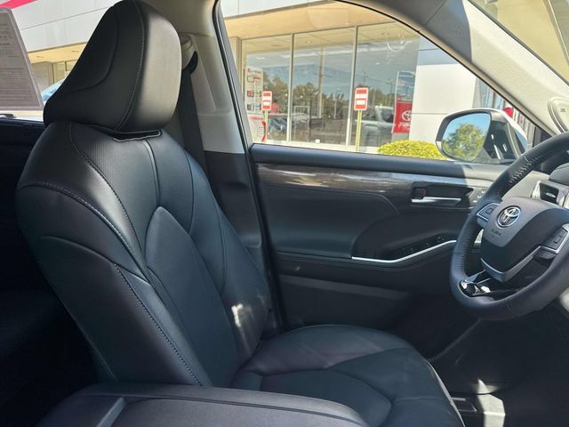 Used 2026 Toyota Highlander Limited AWD/4WD image 14