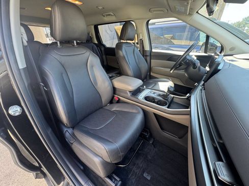 Used 2026 Kia Carnival FWD image 39