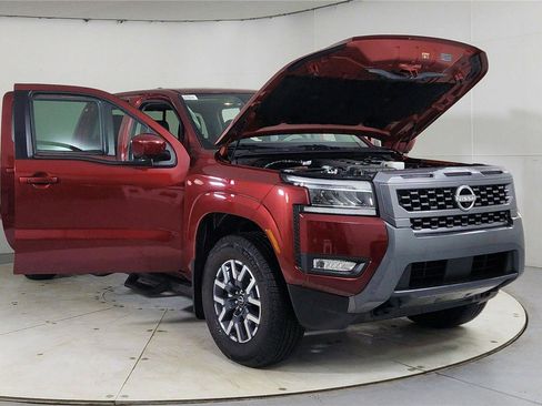 Used 2025 Nissan Frontier SL image 9