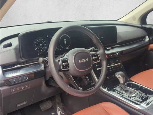 Used 2024 Kia Carnival SX Prestige FWD image 11