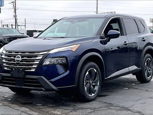 Used 2025 Nissan Rogue SV image 7