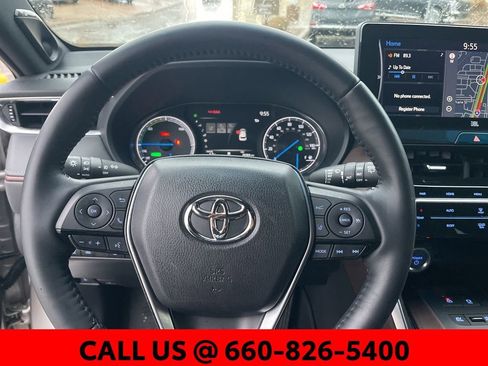 Used 2022 Toyota Venza Limited image 6
