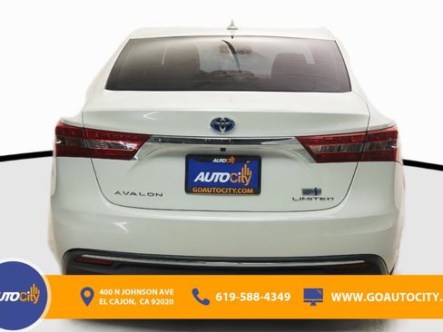 Used 2017 Toyota Avalon Limited image 12