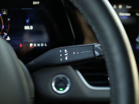 Used 2025 Chevrolet Equinox LT w/ Convenience Package II image 20