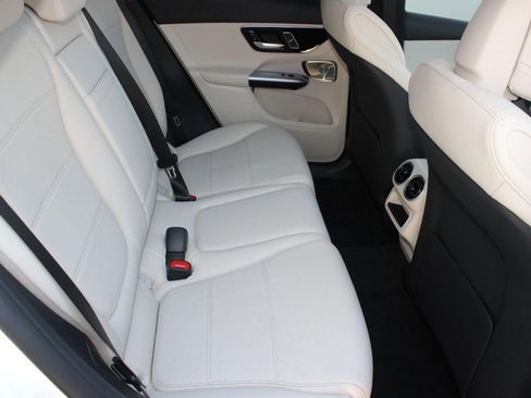 Used 2026 Mercedes-Benz GLC 300 image 32