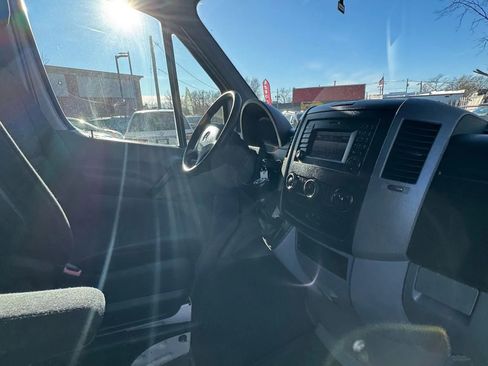 Used 2014 Mercedes-Benz Sprinter 2500 image 22