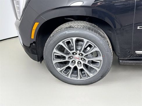 New 2026 GMC Yukon XL Denali w/ Denali Reserve Package image 29