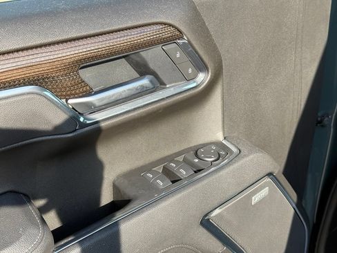 Used 2025 Chevrolet Silverado 1500 LT Trail Boss w/ LT Trail Boss Premium Package AWD/4WD image 13
