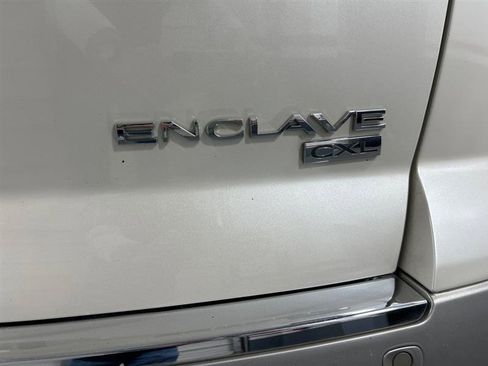 Used 2011 Buick Enclave CXL image 9