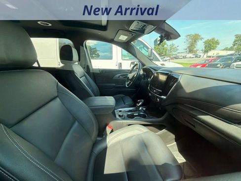 Used 2023 Chevrolet Traverse LT w/ LT Premium Package AWD/4WD image 6