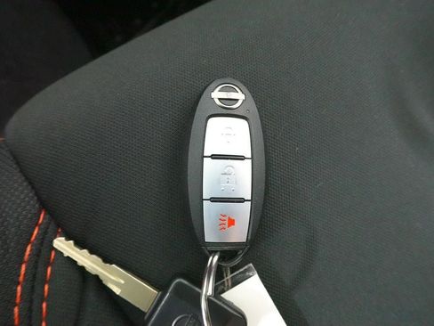 Used 2025 Nissan Frontier PRO-4X image 17