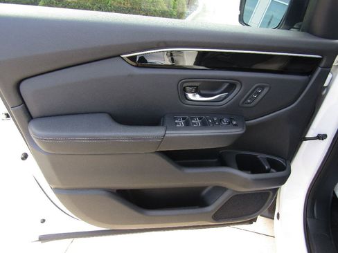 Used 2023 Honda Pilot Touring image 12