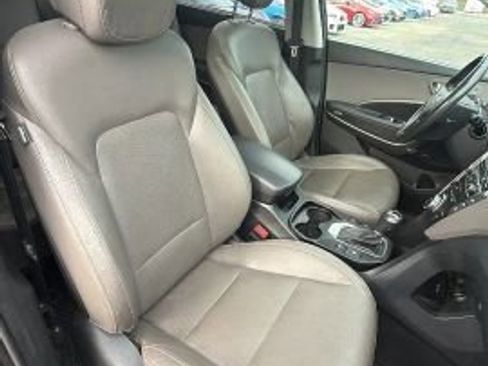Used 2017 Hyundai Santa Fe AWD image 28
