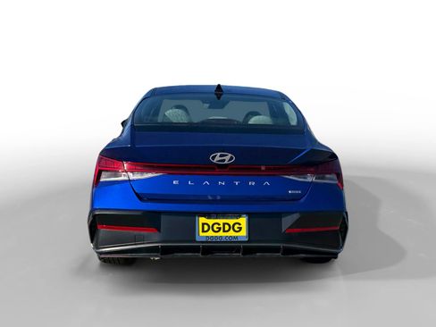 New 2025 Hyundai Elantra Limited image 4