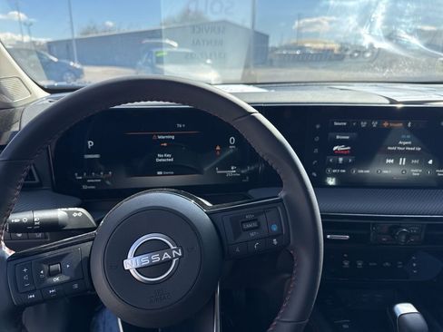 Used 2025 Nissan Kicks SR image 21