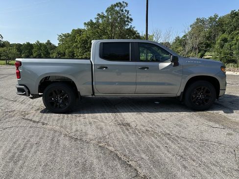 New 2025 Chevrolet Silverado 1500 Custom image 3