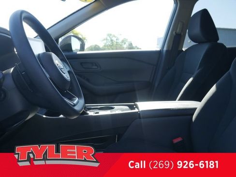 Used 2024 Nissan Rogue S FWD image 36