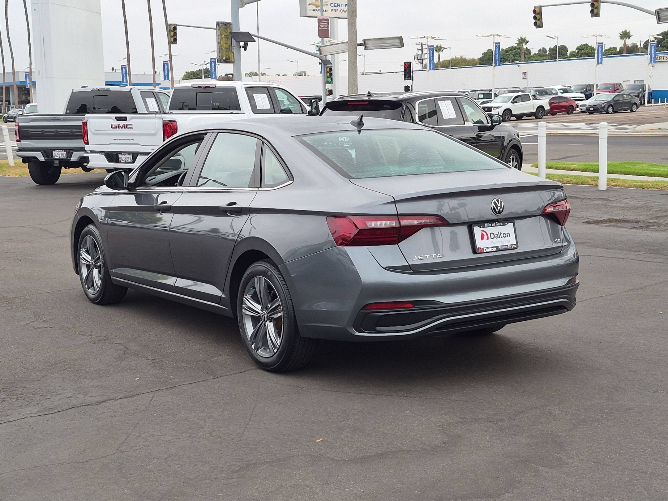 Used 2024 Volkswagen Jetta SE FWD image 6
