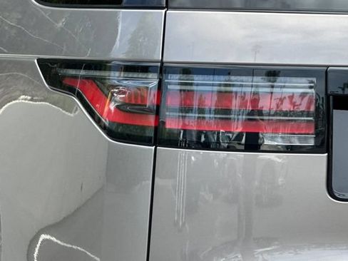 Certified 2025 Land Rover Discovery Dynamic SE AWD/4WD image 25