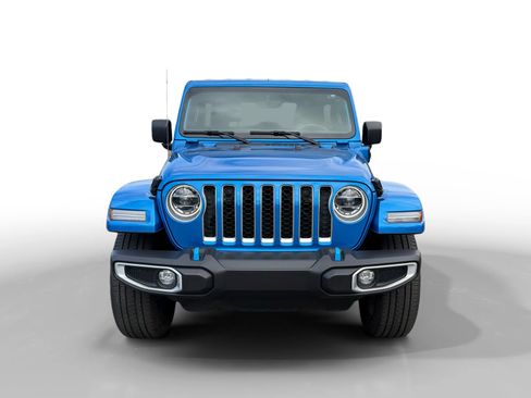 Used 2022 Jeep Wrangler Unlimited Sahara w/ Cold Weather Group image 8