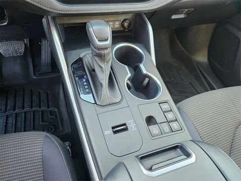 Used 2023 Toyota Highlander LE image 31