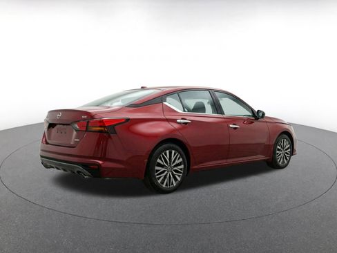 Used 2025 Nissan Altima 2.5 SV FWD image 9