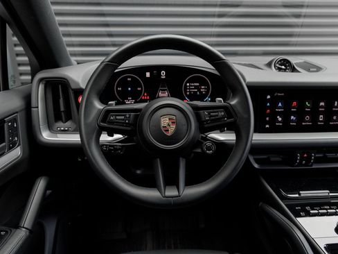 Certified 2025 Porsche Cayenne Coupe image 17