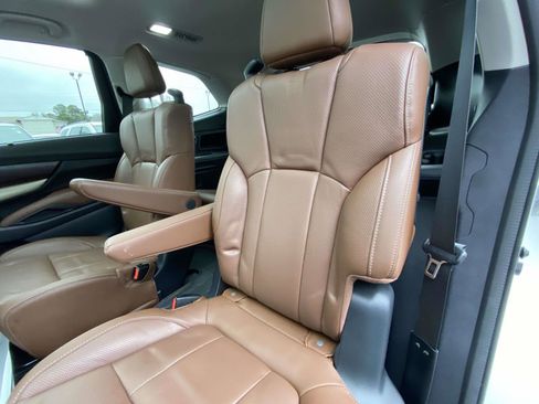 Used 2019 Subaru Ascent Touring w/ Popular Package #3 image 18