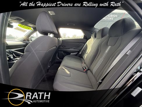 Used 2025 Hyundai Elantra Sport FWD image 17