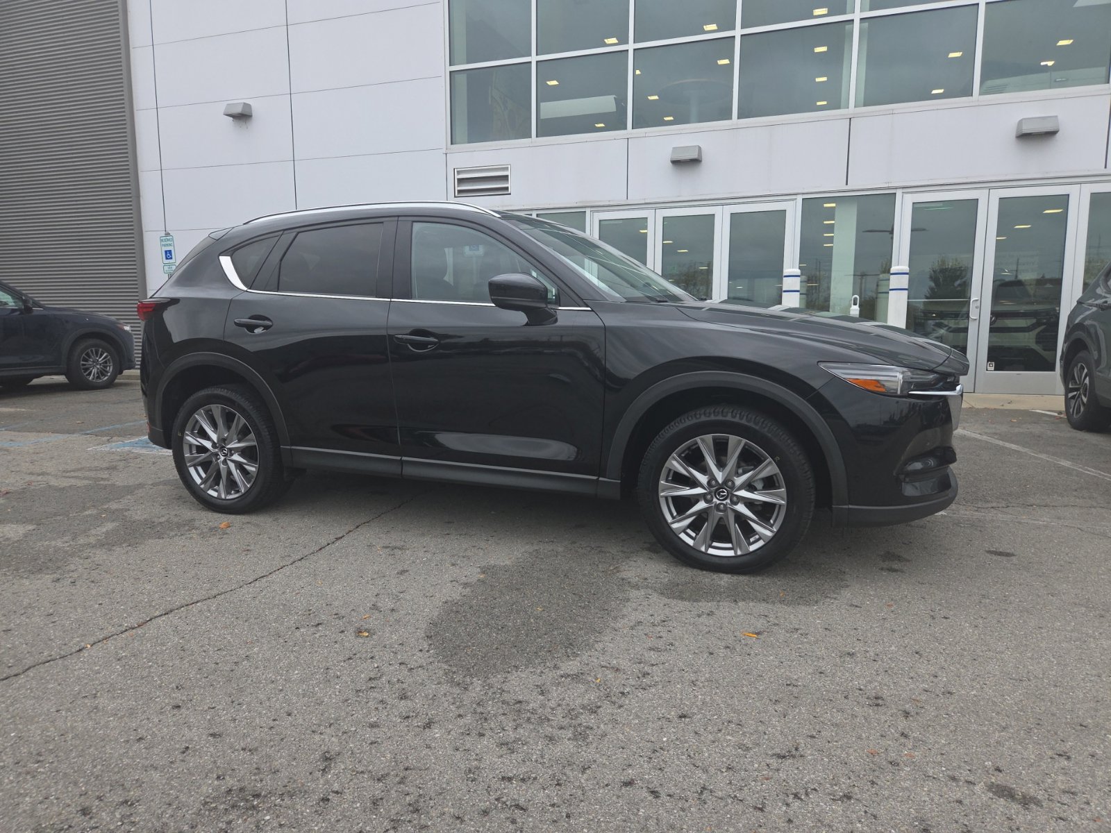 Used 2021 MAZDA CX-5 Grand Touring w/ GT Premium Package AWD/4WD image 2
