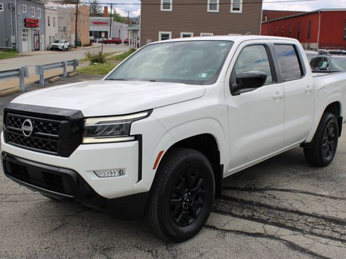 Certified 2023 Nissan Frontier SV w/ Midnight Edition Package AWD/4WD image 1