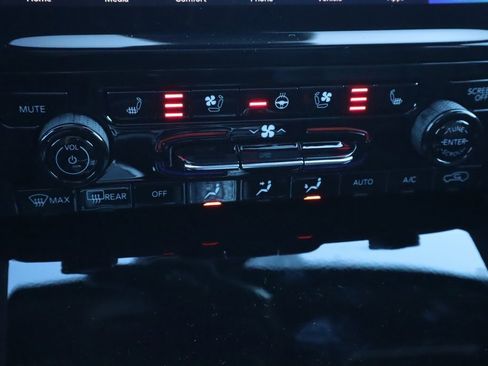 New 2025 Jeep Grand Cherokee L Limited w/ Luxury Tech Group II image 8