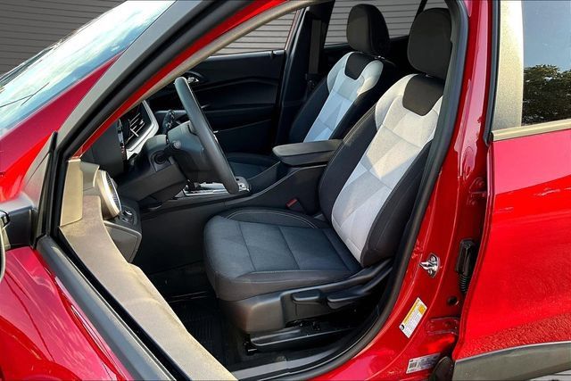 Used 2026 Chevrolet Trax LS FWD image 19