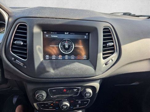Used 2021 Jeep Compass Latitude FWD image 10