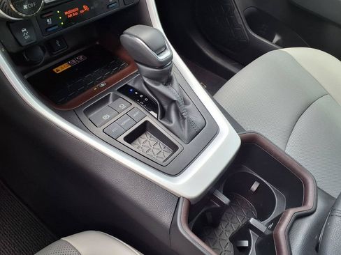 Used 2022 Toyota RAV4 Limited FWD image 27