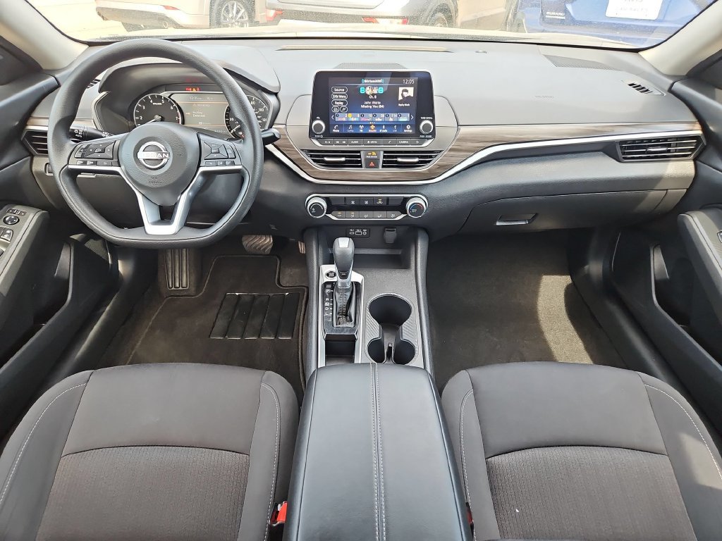 Used 2025 Nissan Altima 2.5 SV FWD image 26