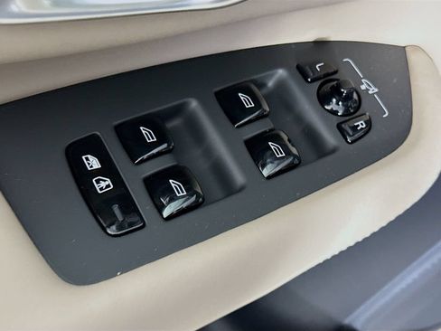 New 2026 Volvo XC90 B6 Plus w/ Protection Package AWD/4WD image 18