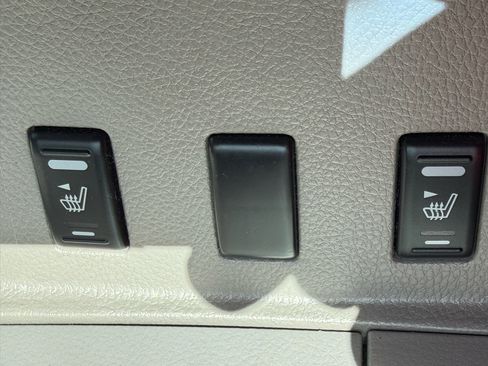 Used 2004 Nissan Maxima 3.5 SE image 15